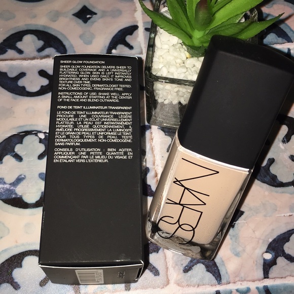 NARS Oslo Sheer Glow Foundation BNIN ๐๐โจ Light 1 - Picture 7 of 8